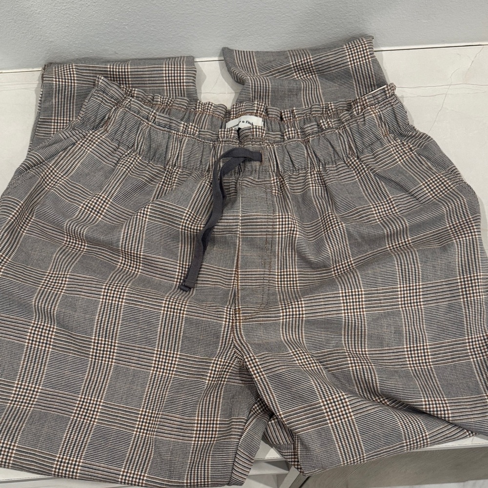 Abercrombie & Fitch Plaid Ankle Cropped Pants in Gray and Tan